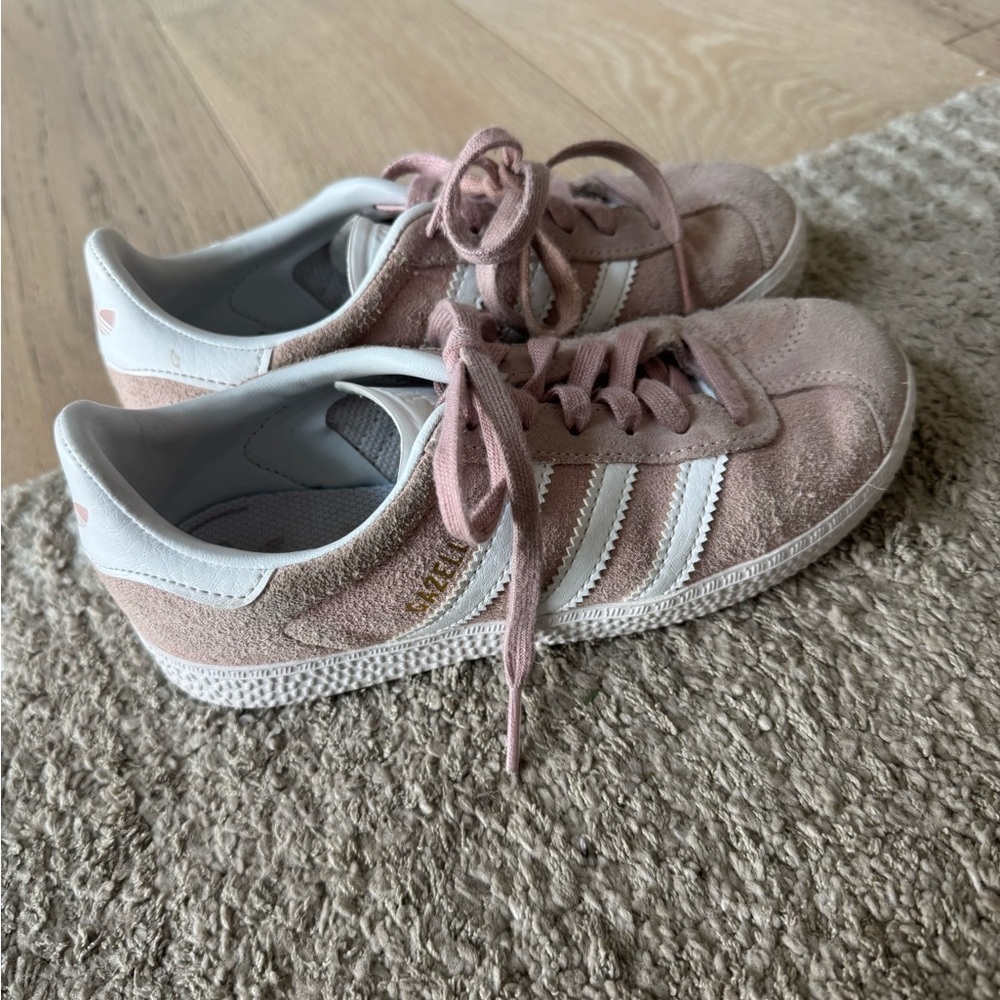 Adidas Gazelle Girls Suede Sneaker Blush Size 1